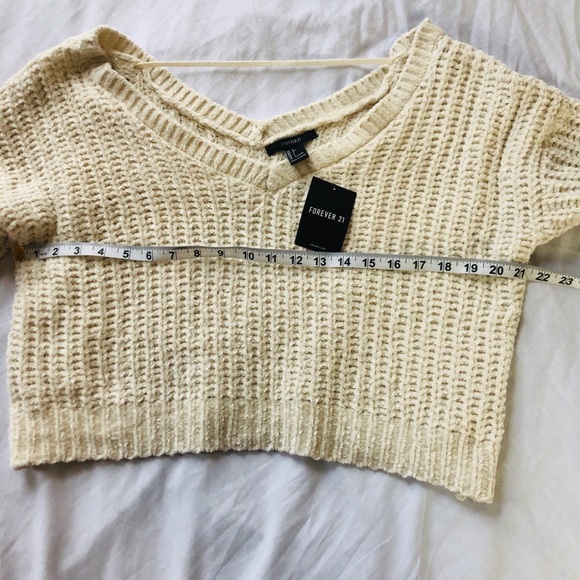 Forever 21 cream knitted V-neck sweater large - Picture 4 of 6